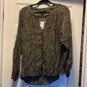 White House Black Market blouse size large. New with tag